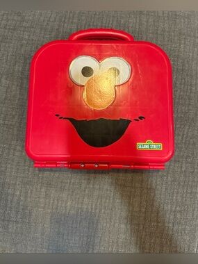 Sesame Street Elmo Red Plastic Carry Case with Face Art